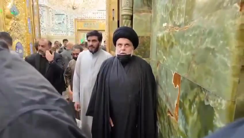 بمرقد امير المؤمنين ع السيد الصدر يدعو للعراق بالامن والاستقرار