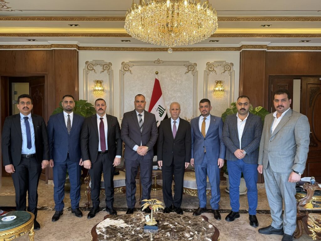 السفير العراقي في القاهرة  يستقبل الوفد الحكومي المكلف بالبطاقة الموحدة....