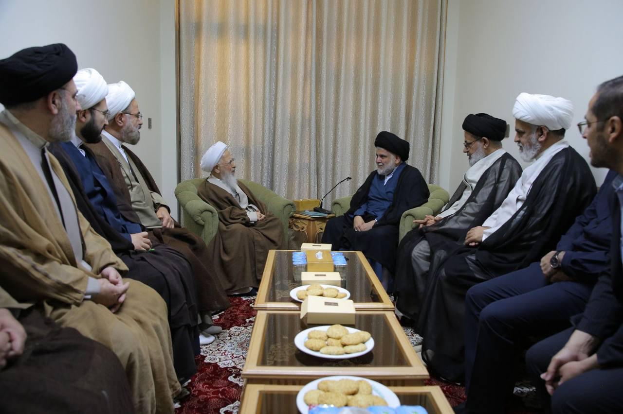 السيد مقتدى الصدر يزور المحقق عبدالله جوادي آملي بمقر اقامته في النجف..