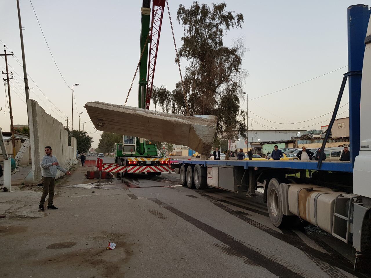 قيادة عمليات بغداد تطلق حملة لفتح الطرق ورفع الكتل الكونكريتية....