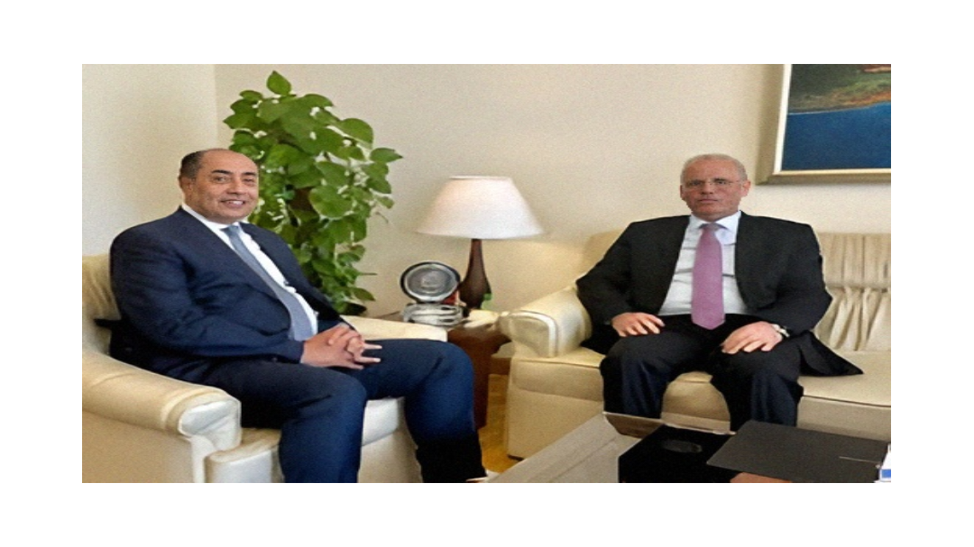سفير العراق في القاهرة  :   العراق يحرص على تنفيذ قرارات القمة ضمن اليات العمل العربي..والامين العام المساعد لجامعة الدول العربي يؤكد نجاح قمة بغداد