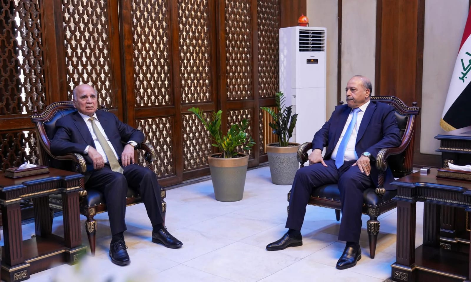 نائب رئيس مجلس الوزراء ووزير الخارجية يزور المحكمة الاتحادية العليا ويهنئ رئيسها الجديد