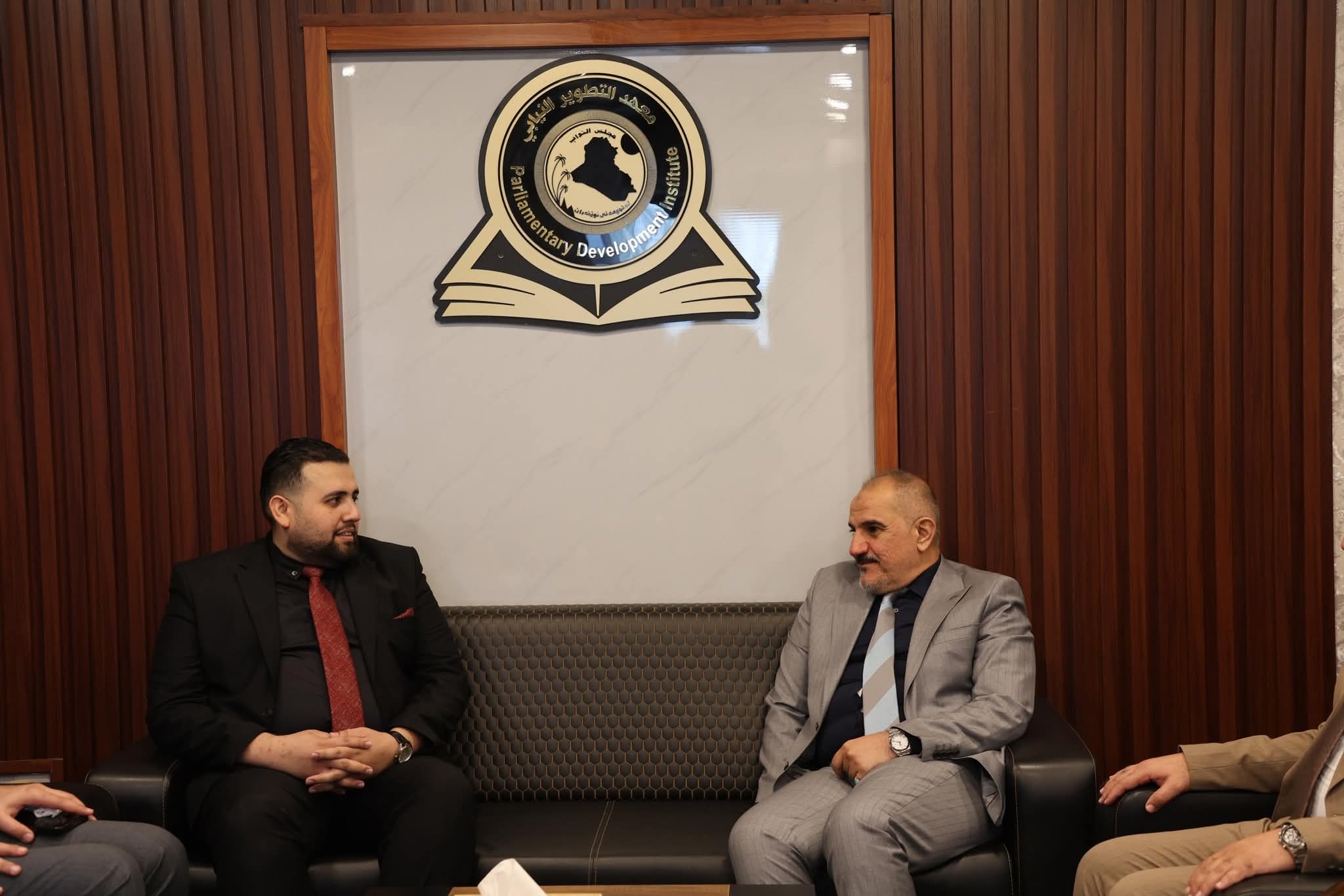 مدير عام معهد التطوير النيابي يبحث مع ممثل المجلس التأسيسي لنقابة المبرمجين العراقيين اليات التعاون المشترك