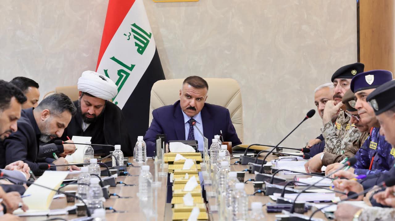 مؤكداً على تنظيم ساحات نقل زائري الأربعين والمواكب الحسينية.. وزير الداخلية يترأس اجتماعاً لمناقشة عمل اللجنة الخدمية للزيارات المليونية