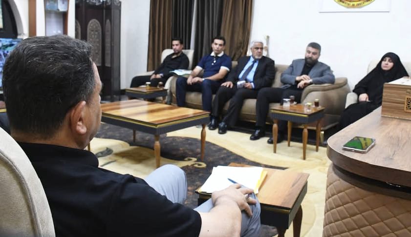 تربية النجف تبحث آليات غلق المدارس الكرفانية بالنجف و بناء مدارس سريعة التشييد