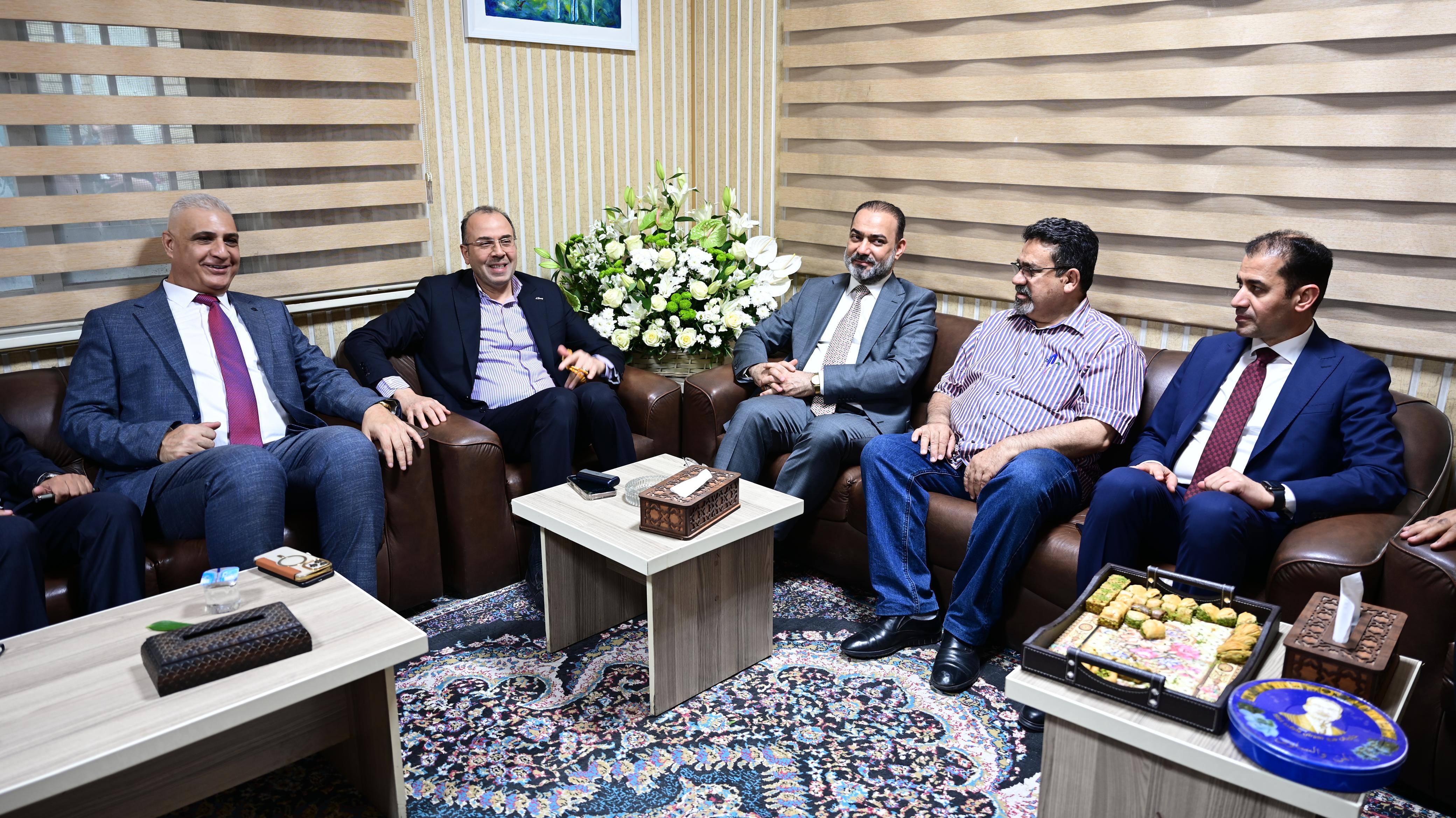تأكيدا لتكامل الهوية الإعلامية والثقافية  رئيس هيأة الإعلام والاتصالات بضيافة اتحاد العام للأدباء والكتّاب..