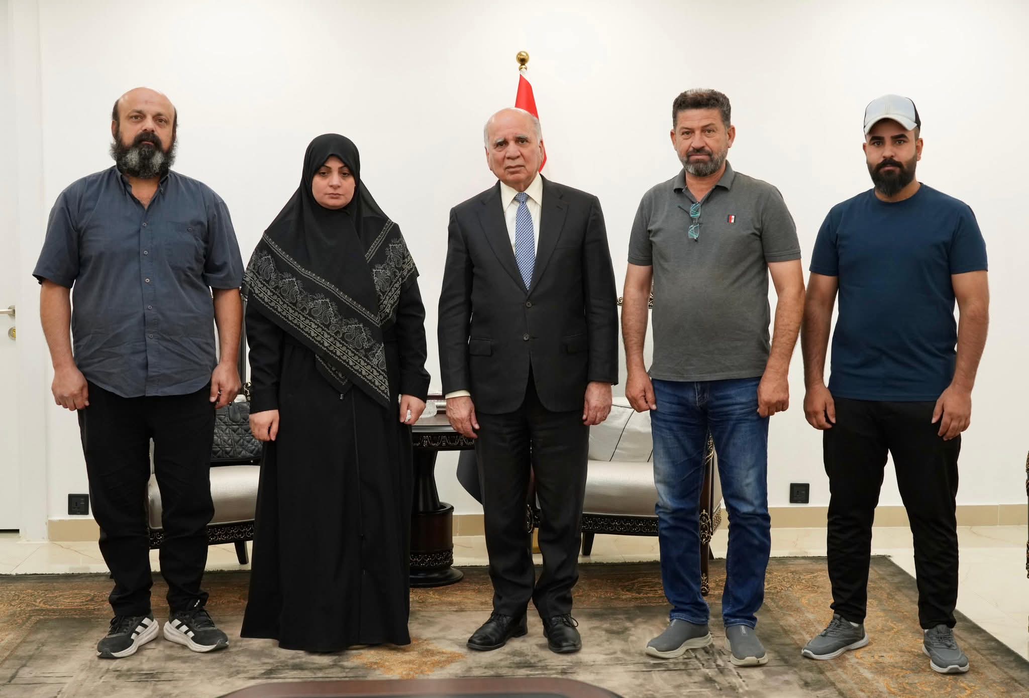 نائب رئيس مجلس الوزراء ووزير الخارجية يلتقي ذوي المحتجزين العراقيين في المملكة العربية السعودية