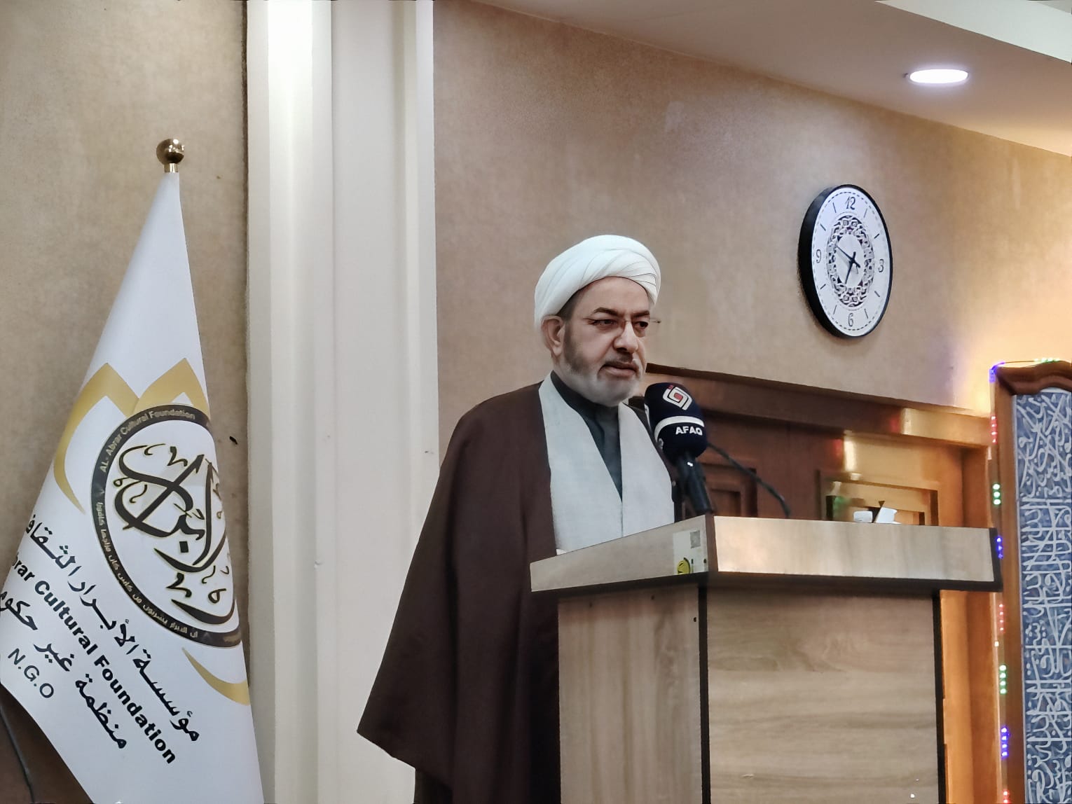الشيخ عامر الكفيشي يرفض التدخلات الخارجية ويؤكد حق العراقيين في اختيار قيادتهم