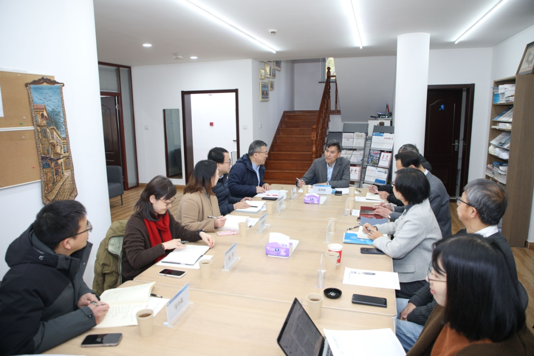 رئيس جامعة شنغهاي للدراسات الدولية يؤكد دعم تطوير مركز أبحاث الإصلاح والتنمية العربية في الصين..