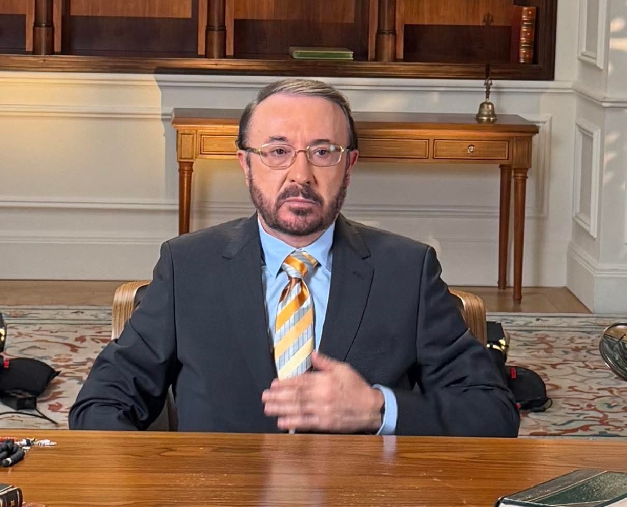 فيصل القاسم يحذر من استهداف المسلمين عالميًا ويدعو إلى تجاوز الانقسامات الطائفية والمذهبية
