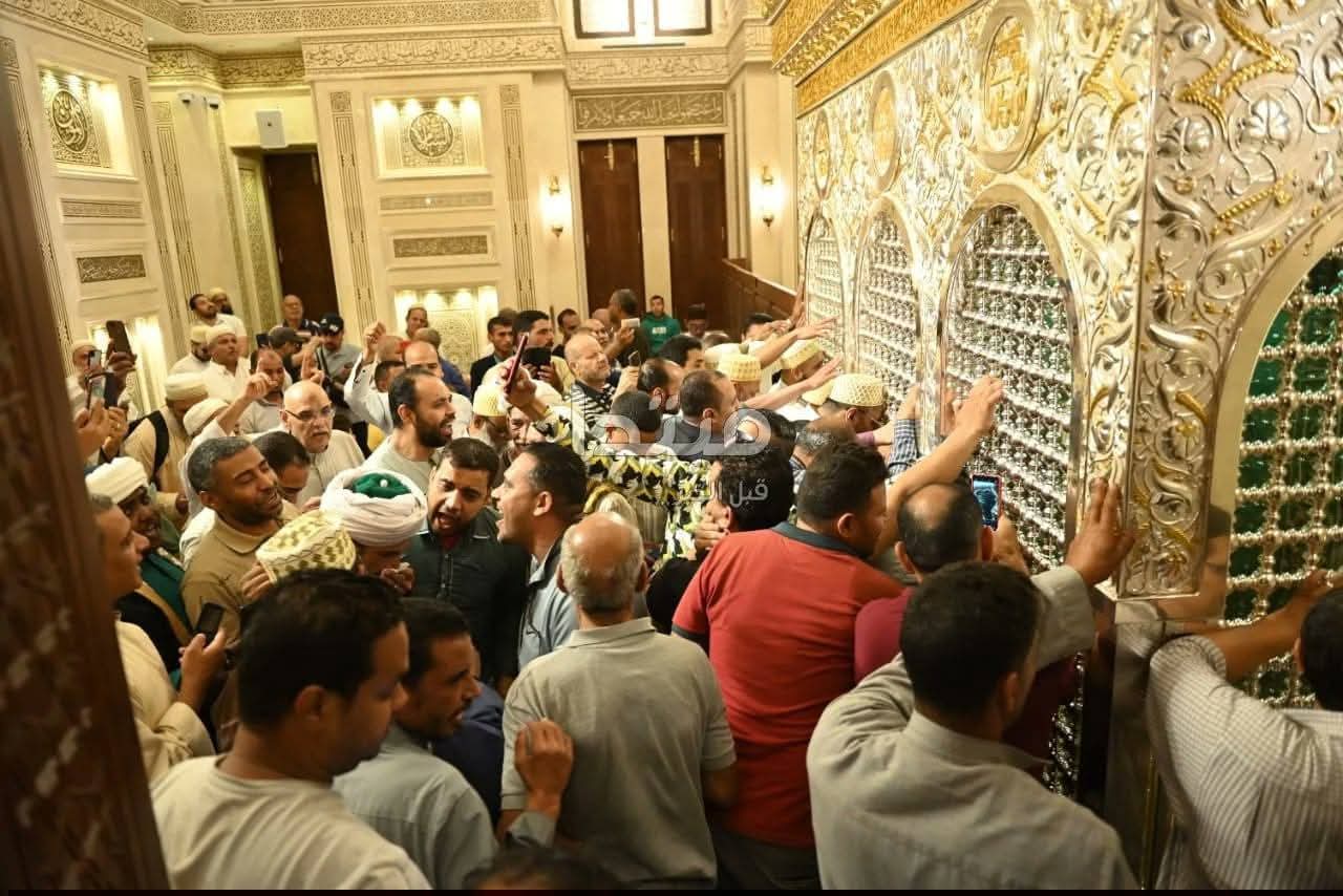 بحشود مليونية غير مسبوقة  المصريون يردون على أعدائهم بالزحف نحو مقامات آل البيت ع