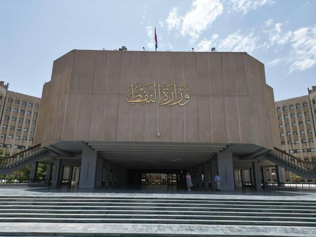 تقرير صحفي: وزارة النفط تؤكد تأمين المشتقات النفطية وتخزين 80 ألف طن من الغاز لتغطية الأشهر المقبلة..