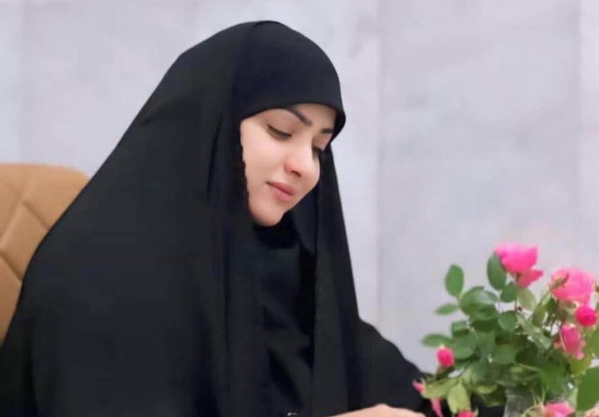 وطنٌ يكتبُ نفسه بالضوء والوجع قصيدة للشاعرة حنان النشمي..