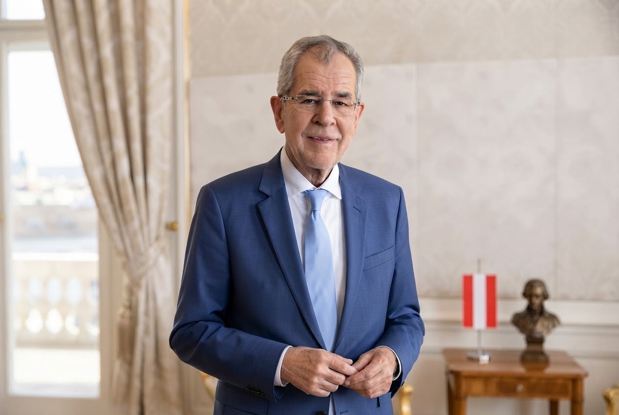 ustrian President Pays Surprise Visit to Cultural Center of Iraqi Sculptor "Hawi