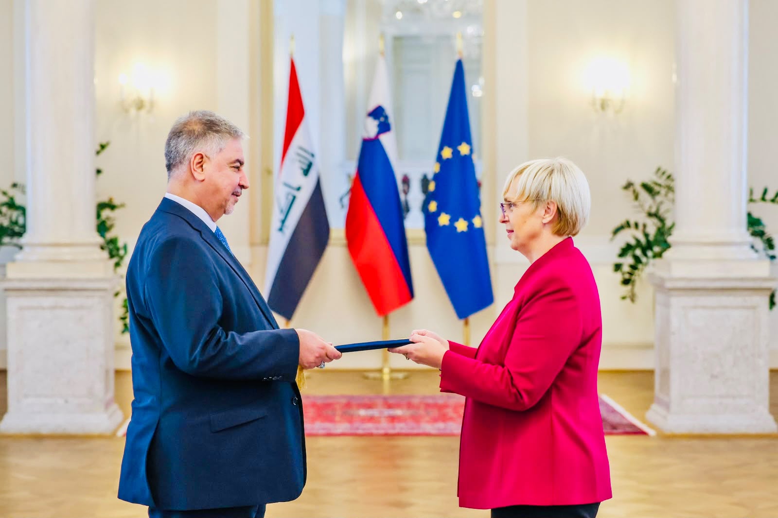 العلوي يقدّم أوراق اعتماده سفيراً للعراق لدى سلوفينيا ويبحث مع رئيسة الجمهورية تعزيز العلاقات الثنائية
