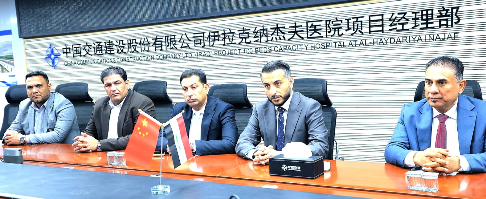 گناوي يتابع العمل مع كادر الشركة الصينية  المنفذة للمستشفى  بالحيدرية