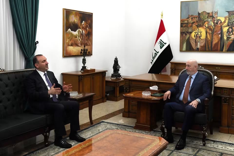 رئيس الجمهورية يبحث مع وزير الداخلية تطوير الأداء الأمني وتعزيز ثقة المواطنين بالمؤسسة الأمنية